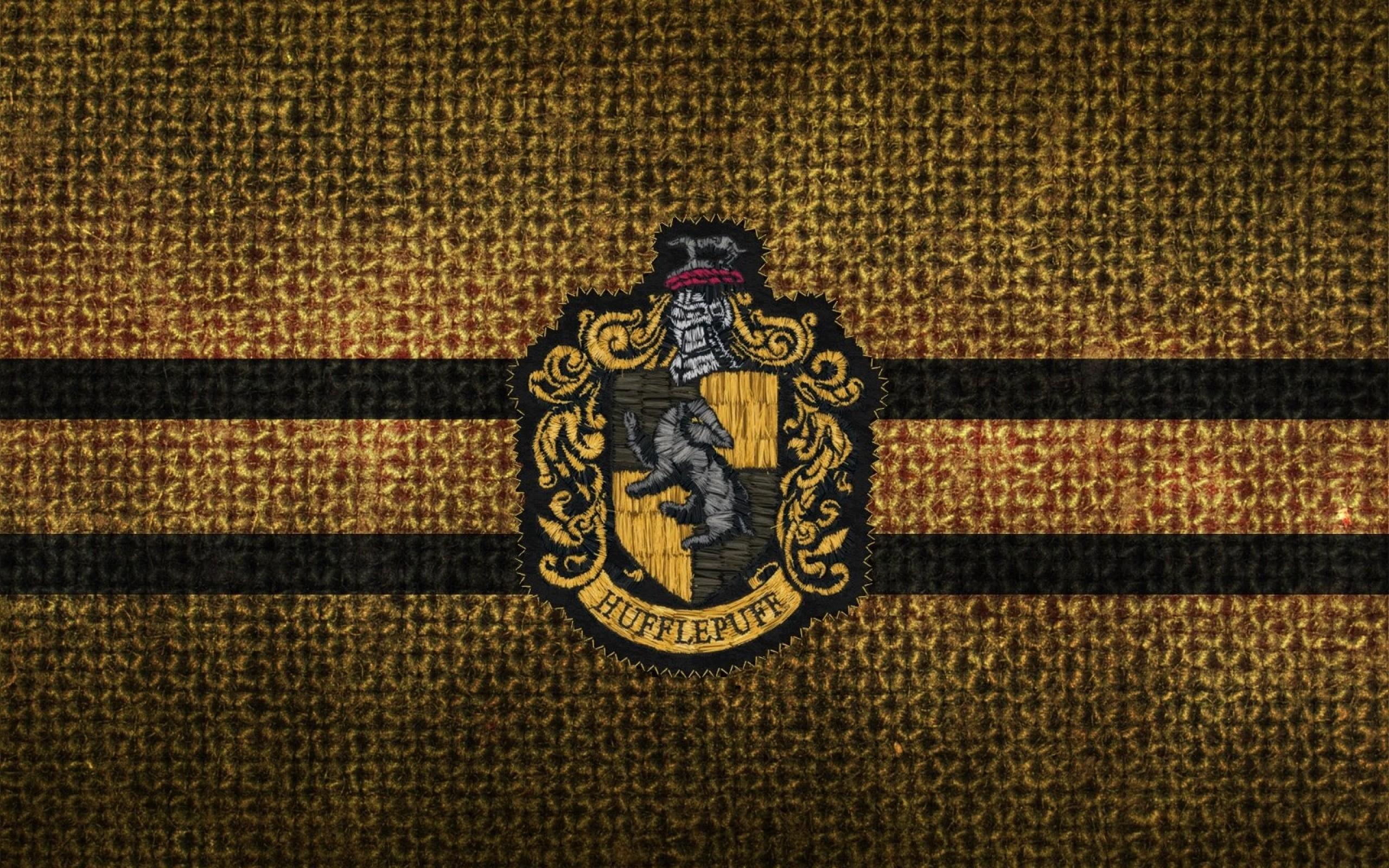 2560 x 1600 · jpeg - Hogwarts Logo Wallpaper (75+ images)