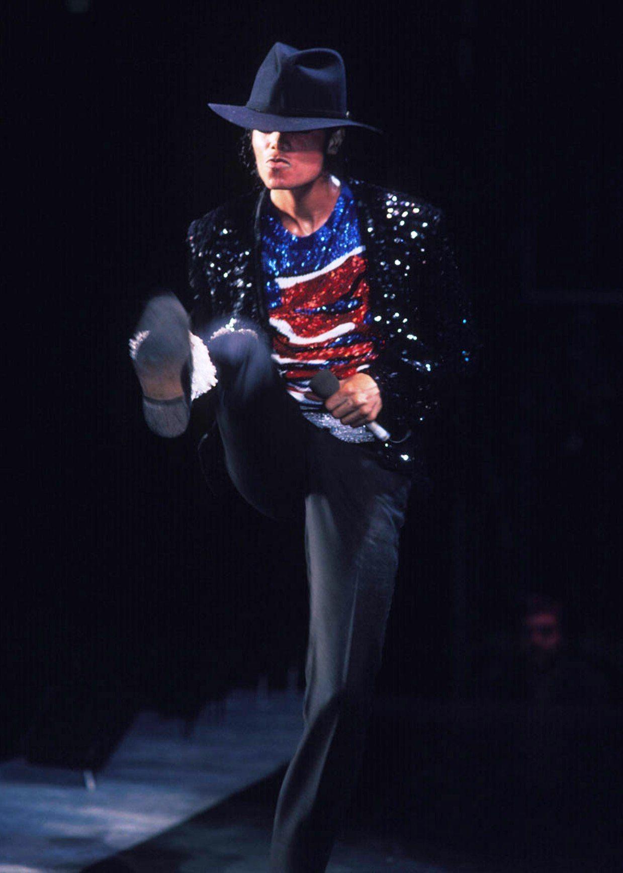 1239 x 1736 · jpeg - Performing Billie Jean 1984. Victory Tour. Michael Jackson: THE KING ...