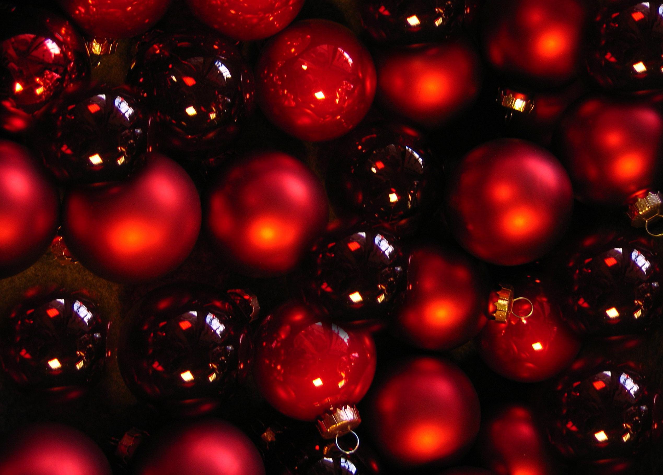 2538 x 1820 · jpeg - Red Christmas Balls Wallpapers High Quality | Download Free